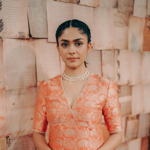 Mrunal Thakur (aka) Mrunal