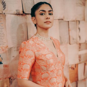 Mrunal Thakur (aka) Mrunal