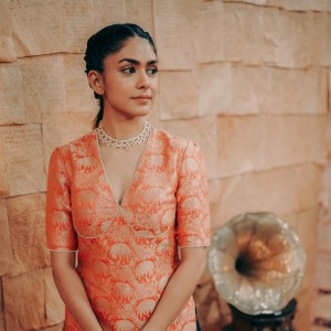 Mrunal Thakur (aka) Mrunal