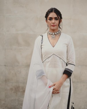 Mrunal Thakur (aka) Mrunal