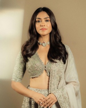 Mrunal Thakur (aka) Mrunal