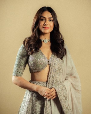 Mrunal Thakur (aka) Mrunal