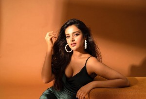 Nidhhi Agerwal (aka) NidhhiAgerwal