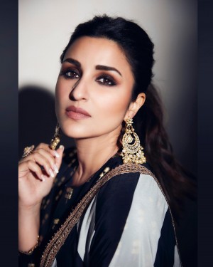 Parineeti Chopra (aka) ParineetiChopra