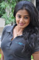 Priyamani (aka) Priya mani