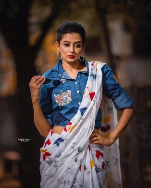 Priyamani (aka) Priya mani