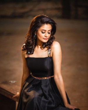 Priyamani (aka) Priya mani