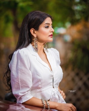 Priyamani (aka) Priya mani