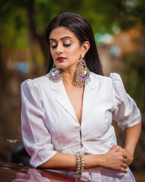 Priyamani (aka) Priya mani