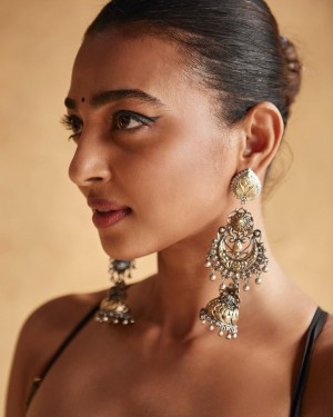 Radhika Apte (aka) RadhikaApte