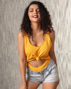 Ruhi Singh (aka) Ruhii Dilip Singh