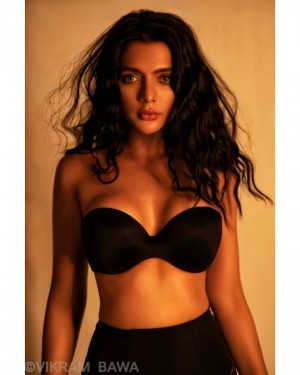 Ruhi Singh (aka) Ruhii Dilip Singh