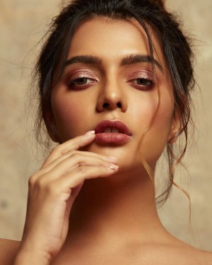 Ruhi Singh (aka) Ruhii Dilip Singh