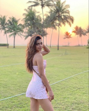 Ruhi Singh (aka) Ruhii Dilip Singh