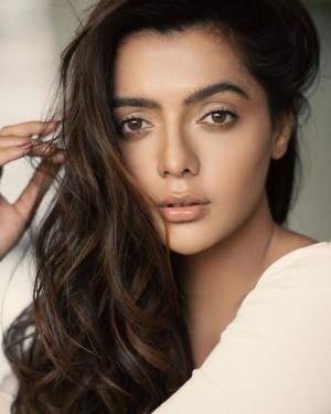 Ruhi Singh (aka) Ruhii Dilip Singh