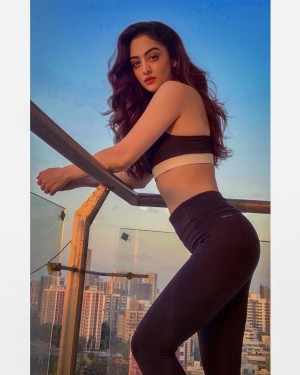 Sandeepa Dhar (aka) Sandeepa