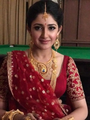 Sayyeshaa Saigal (aka) Sayyeshaa