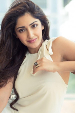 Sayyeshaa Saigal (aka) Sayyeshaa