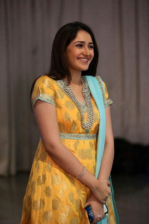 Sayyeshaa Saigal (aka) Sayyeshaa