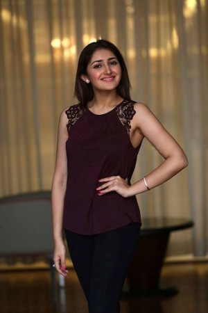 Sayyeshaa Saigal (aka) Sayyeshaa