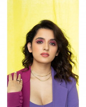 Shirley Setia (aka) Shirleyy