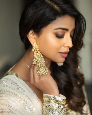 Shriya Saran (aka) Actress Shriya