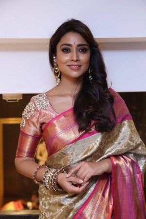 Shriya Saran (aka) Actress Shriya