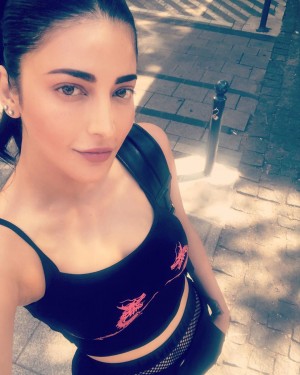 Shruti Haasan (aka) Shruti Hasan