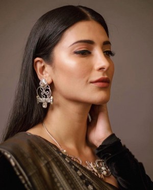 Shruti Haasan (aka) Shruti Hasan