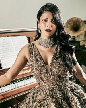 Shruti Haasan (aka) Shruti Hasan