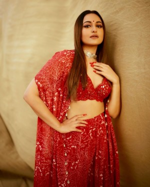 Sonakshi Sinha (aka) Sonakshi