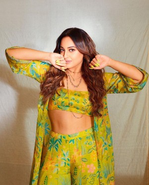 Sonakshi Sinha (aka) Sonakshi