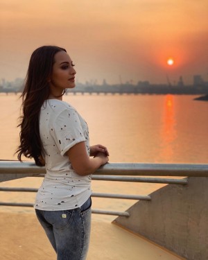 Sonakshi Sinha (aka) Sonakshi