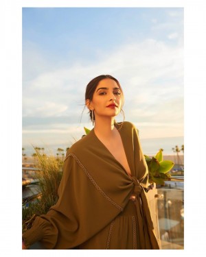 Sonam Kapoor (aka) Sonam