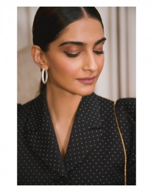 Sonam Kapoor (aka) Sonam