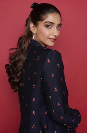 Sonam Kapoor (aka) Sonam