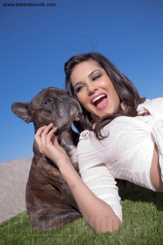 Sunny Leone (aka) SunnyLeone photos stills & images