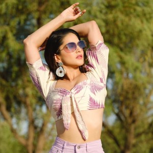 Sunny Leone (aka) SunnyLeone