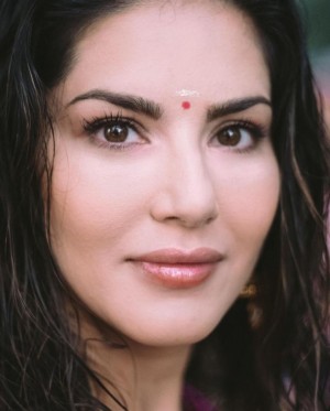 Sunny Leone (aka) SunnyLeone