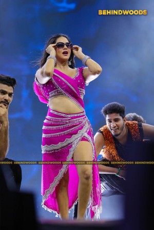 Sunny Leone (aka) SunnyLeone