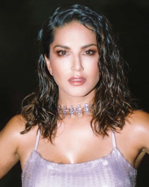 Sunny Leone (aka) SunnyLeone