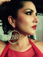 Sunny Leone (aka) SunnyLeone