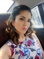 Sunny Leone (aka) SunnyLeone