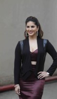 Sunny Leone (aka) SunnyLeone