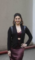 Sunny Leone (aka) SunnyLeone