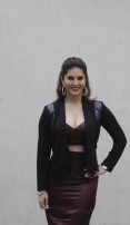 Sunny Leone (aka) SunnyLeone