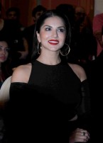 Sunny Leone (aka) SunnyLeone