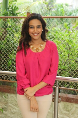 Swara Bhaskar (aka) SwaraBhaskar