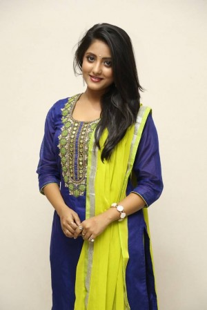 Ulka Gupta (aka) UlkaGupta