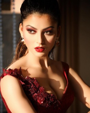 Urvashi Rautela (aka) UrvashiRautela